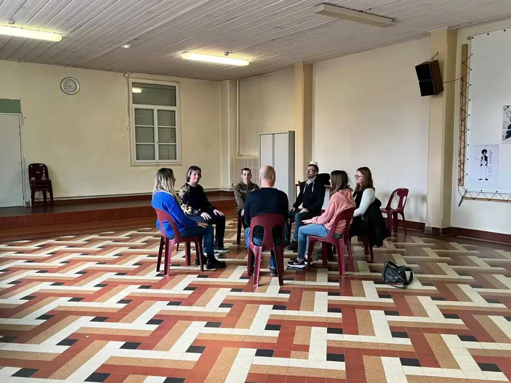 groupe d apprenants des mfr rhone en discussion lors de la j