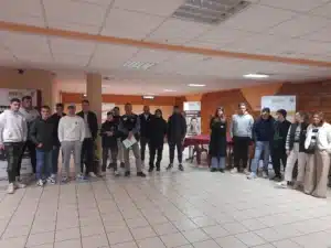 groupe de jeunes et d adultes aux mfr de la drome et du rhon