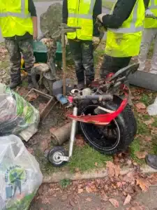 mfr rhone nettoyage d un scooter accidente et de dechets