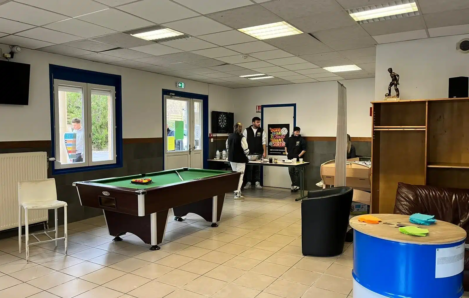 salle de loisirs mfr rhone billard flechettes table de ping